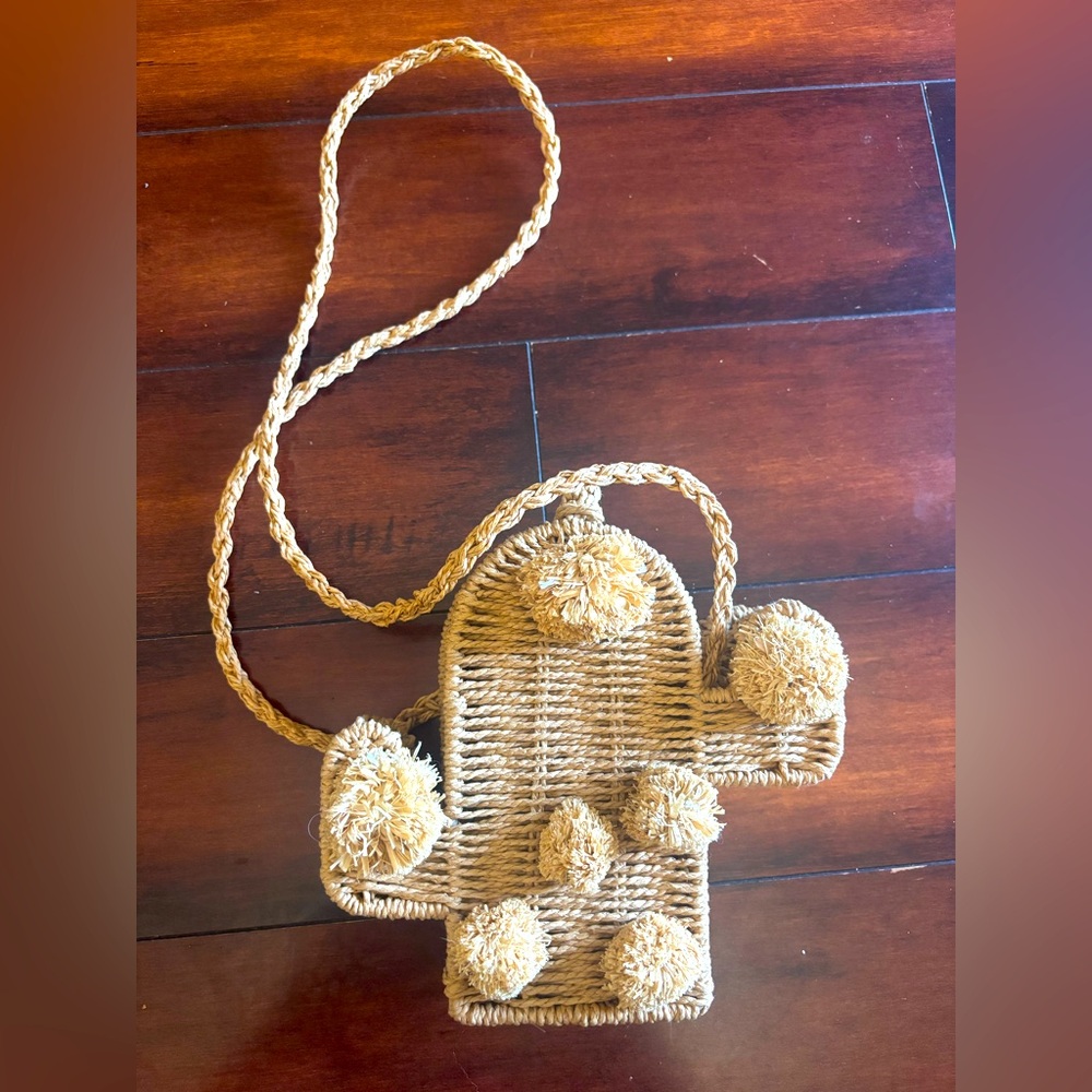 Viral Selfie Leslie woven cactus Crossbody Bag